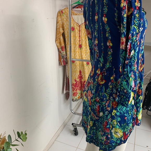 Blue flowe butterfly multicolored dress Pakistani - Picture 4 of 6